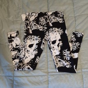 Black & white skeleton leggings new w tags size small